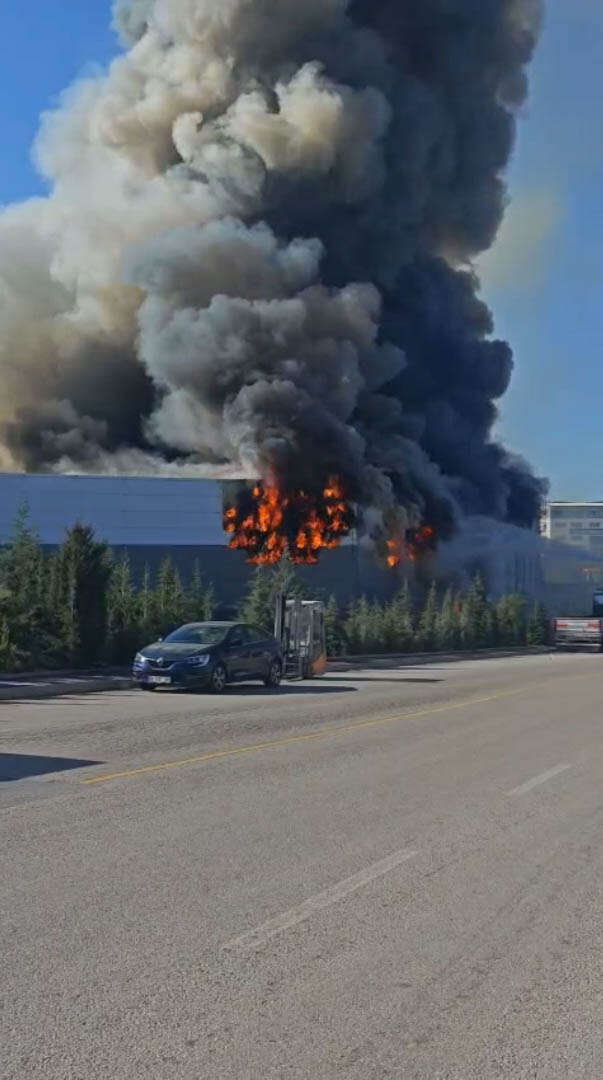 Boya fabrikasında yangın! 1 teknisyen hayatını kaybetti 2